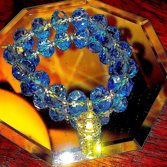 Jewelry - 5/$25⚡️FINAL SALE PRICE BUNDLE AND SAVE ⚡️Sparkly Crystal blue bracelet